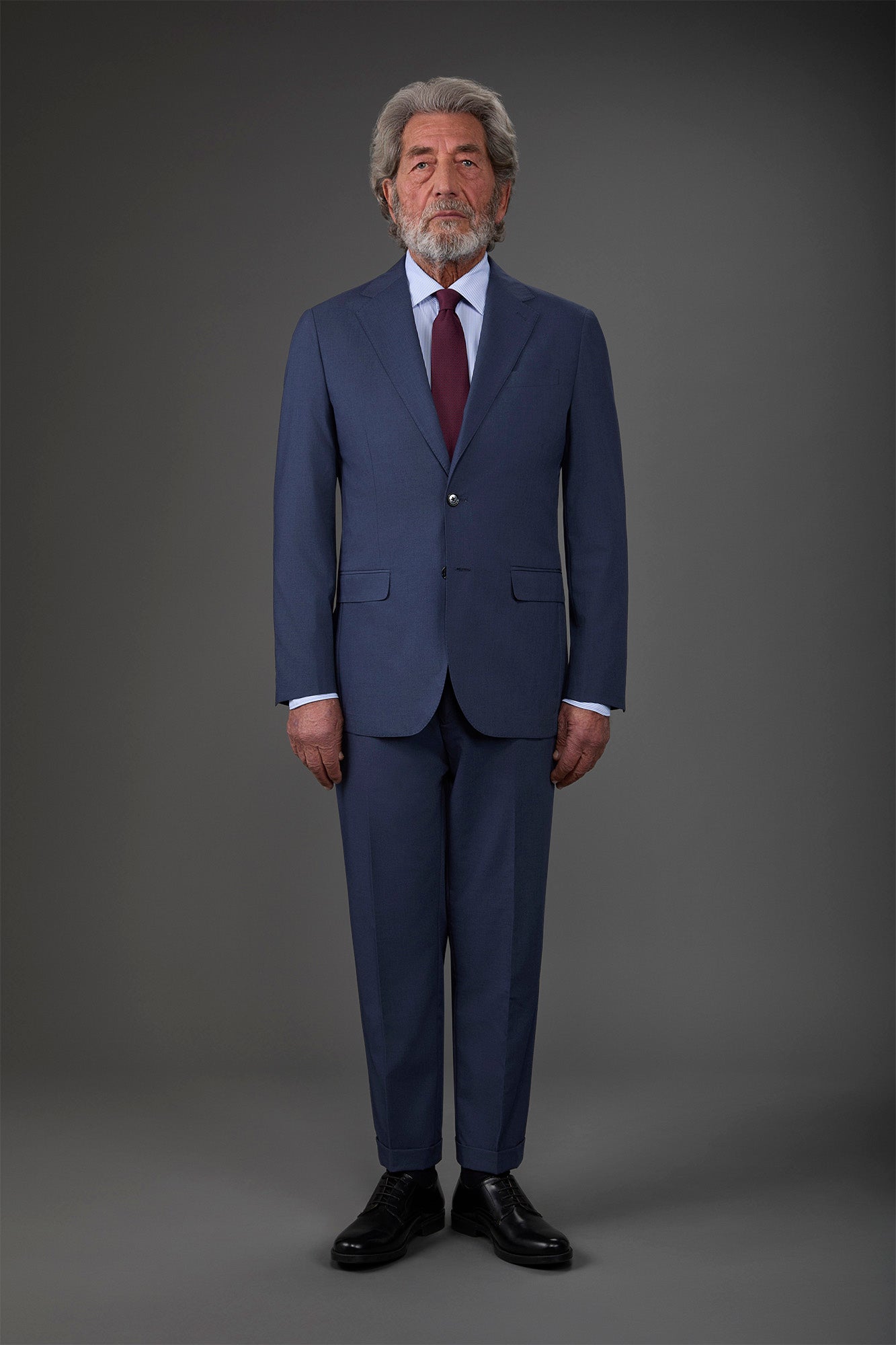 Single-breasted men's suit with flat front trousers