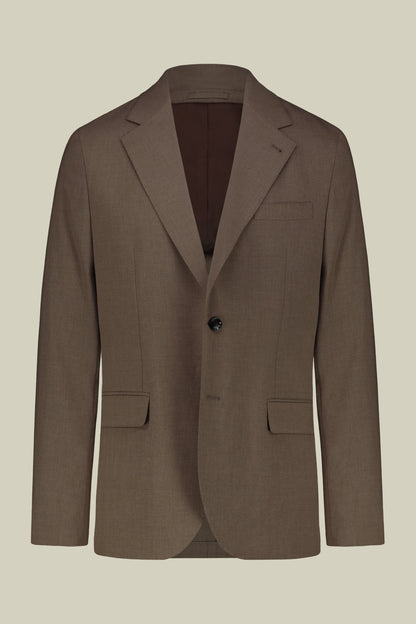 Single-breasted men's suit with single-pleat trousers in two-way stretch fabric