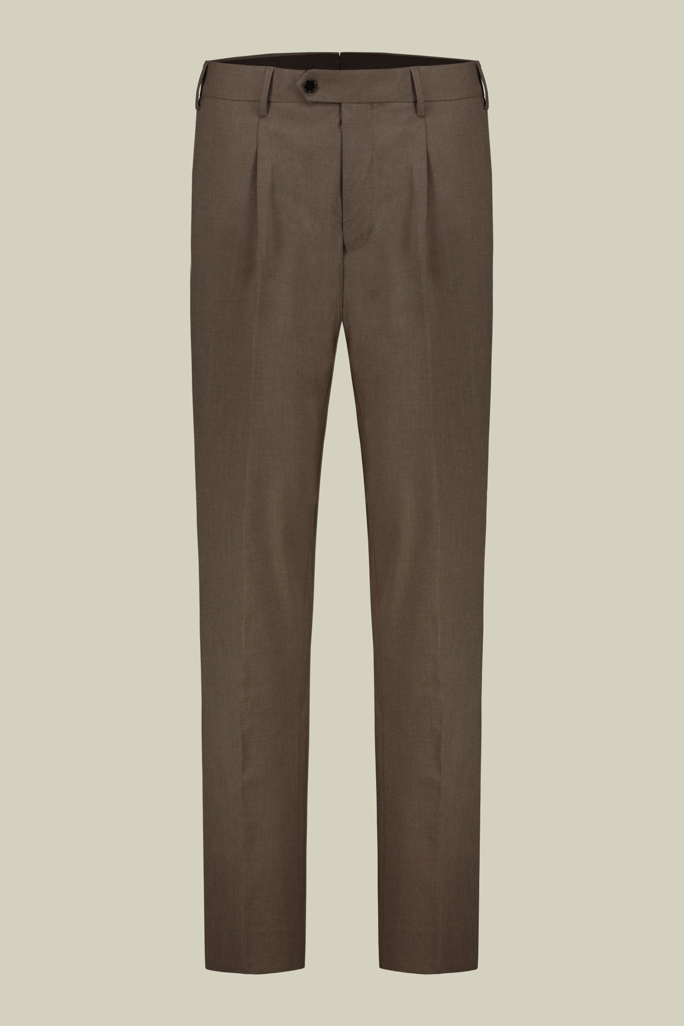 Single-breasted men's suit with single-pleat trousers in two-way stretch fabric