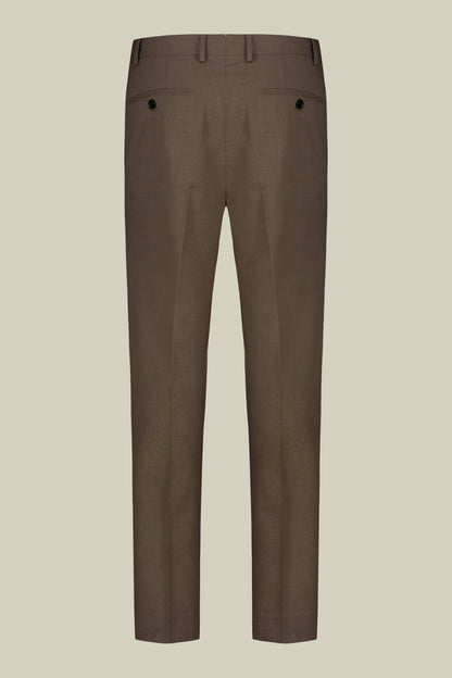 Single-breasted men's suit with single-pleat trousers in two-way stretch fabric