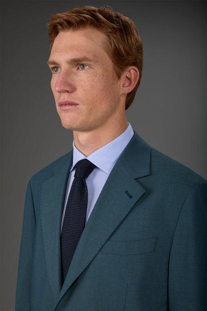 Single-breasted men's suit with single-pleat trousers in two-way stretch fabric
