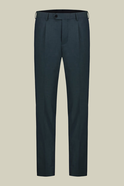 Single-breasted men's suit with single-pleat trousers in two-way stretch fabric