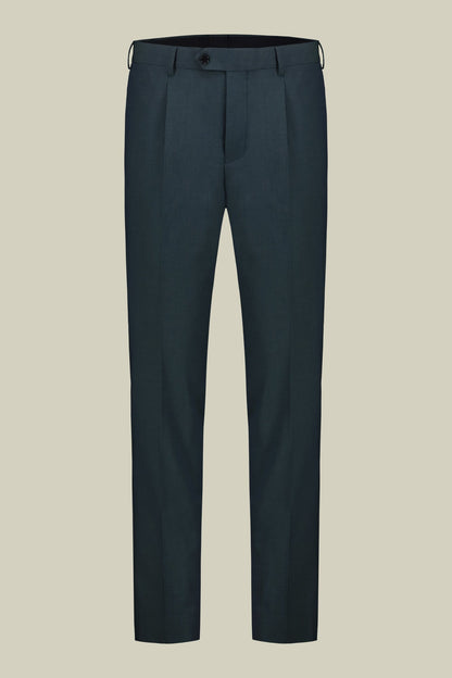 Single-breasted men's suit with single-pleat trousers in two-way stretch fabric