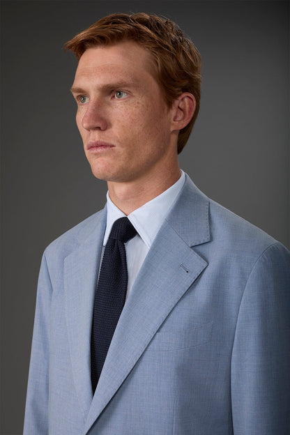 Single-breasted men's suit with single-pleat trousers in two-way stretch fabric