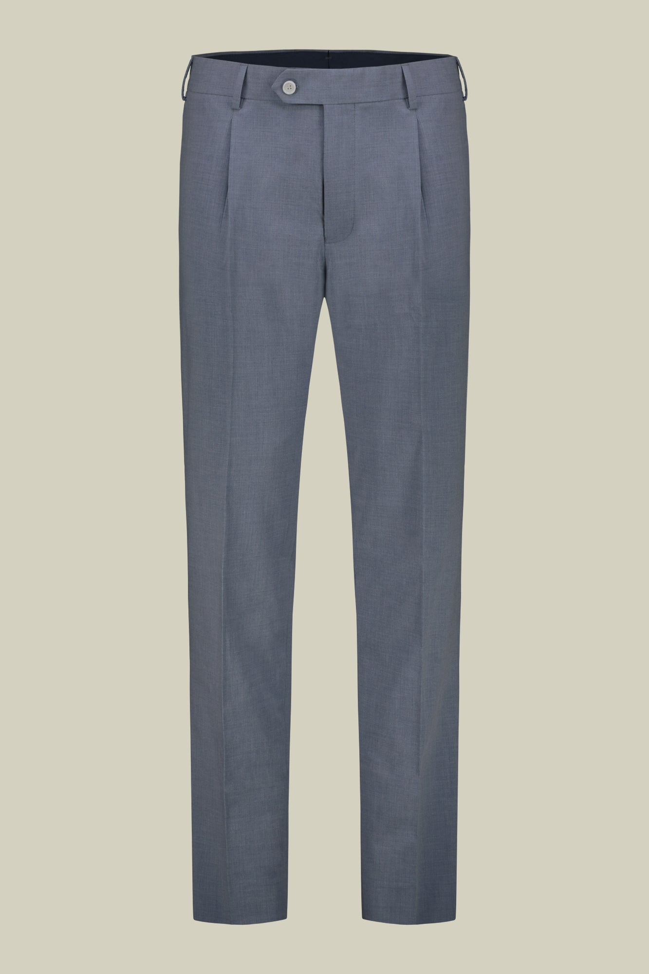 Single-breasted men's suit with single-pleat trousers in two-way stretch fabric