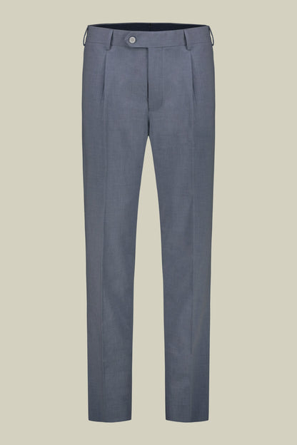 Single-breasted men's suit with single-pleat trousers in two-way stretch fabric