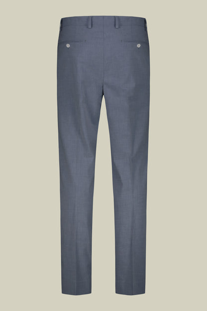 Single-breasted men's suit with single-pleat trousers in two-way stretch fabric