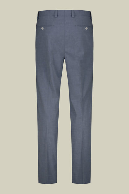 Single-breasted men's suit with single-pleat trousers in two-way stretch fabric