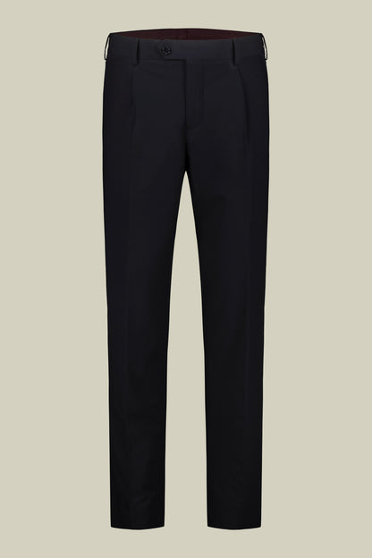 Double-breasted men's suit with single-pleat trousers in two-way stretch fabric