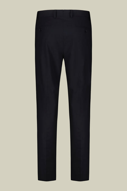 Double-breasted men's suit with single-pleat trousers in two-way stretch fabric
