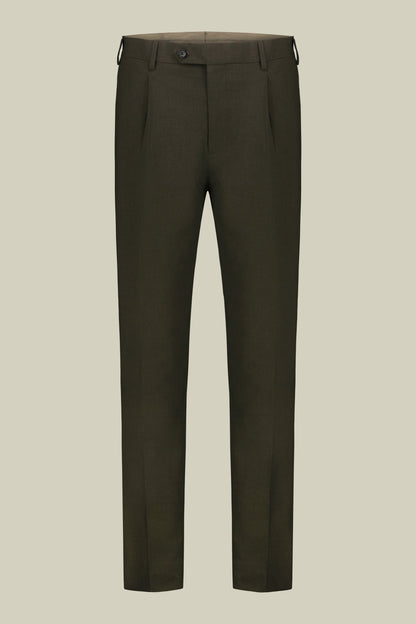 Double-breasted men's suit with single-pleat trousers in two-way stretch fabric