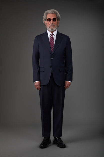 Single-breasted men's suit with classic single-pleat trousers, in pure combed wool with a semi-plain weave