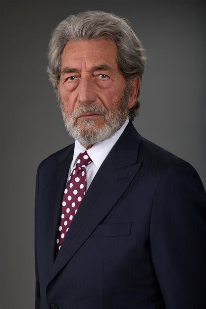 Single-breasted men's suit with classic single-pleat trousers, in pure combed wool with a semi-plain weave