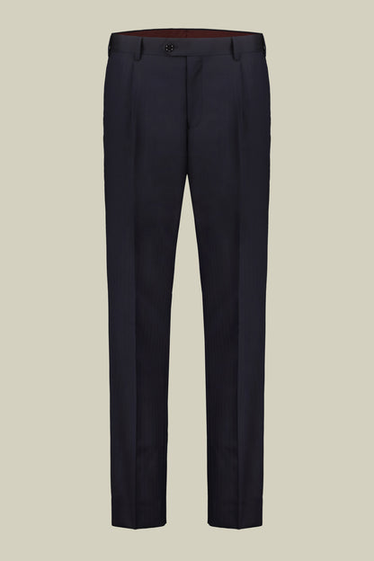 Single-breasted men's suit with classic single-pleat trousers, in pure combed wool with a semi-plain weave