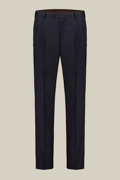 Single-breasted men's suit with classic single-pleat trousers, in pure combed wool with herringbone weave