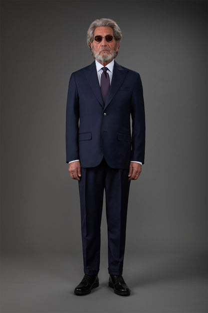 Single-breasted men's suit with classic single-pleat trousers, in pure combed wool with a semi-plain weave
