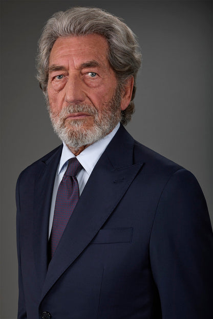 Single-breasted men's suit with classic single-pleat trousers, in pure combed wool with a semi-plain weave