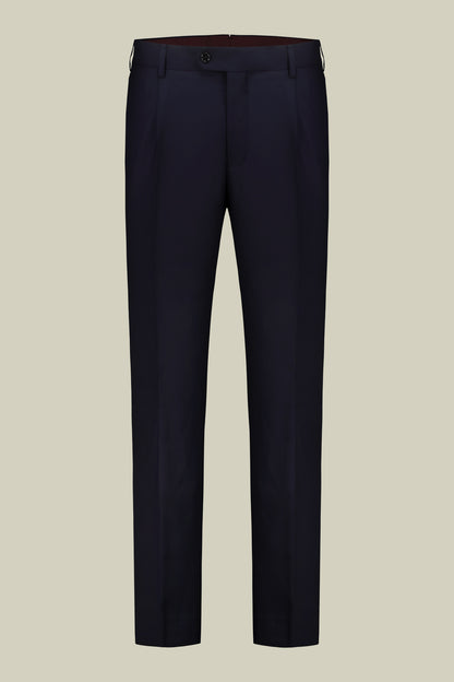 Single-breasted men's suit with classic single-pleat trousers, in pure combed wool with a semi-plain weave
