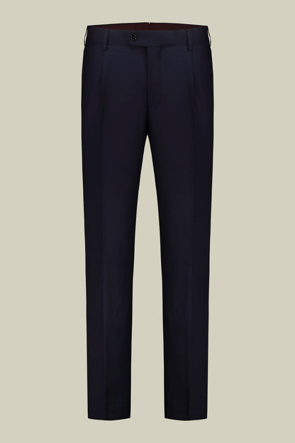 Single-breasted men's suit with classic single-pleat trousers, in pure combed wool with a semi-plain weave