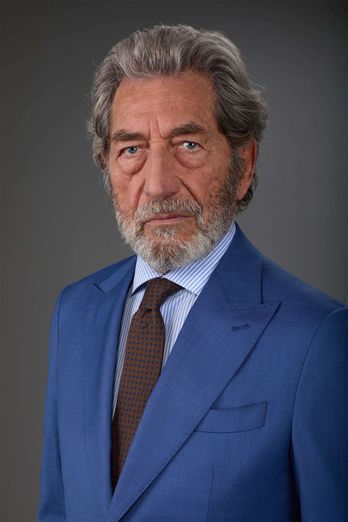 Single-breasted men's suit with classic single-pleat trousers, in pure combed wool with grisaille construction