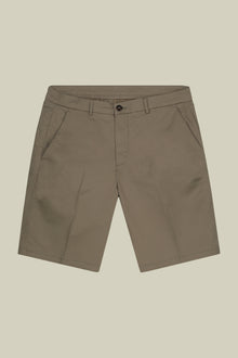 Classic men's Bermuda shorts with a twill construction