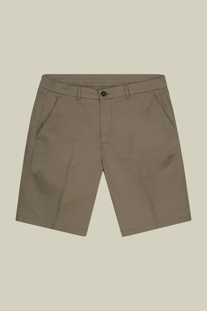 Classic men's Bermuda shorts with a twill construction