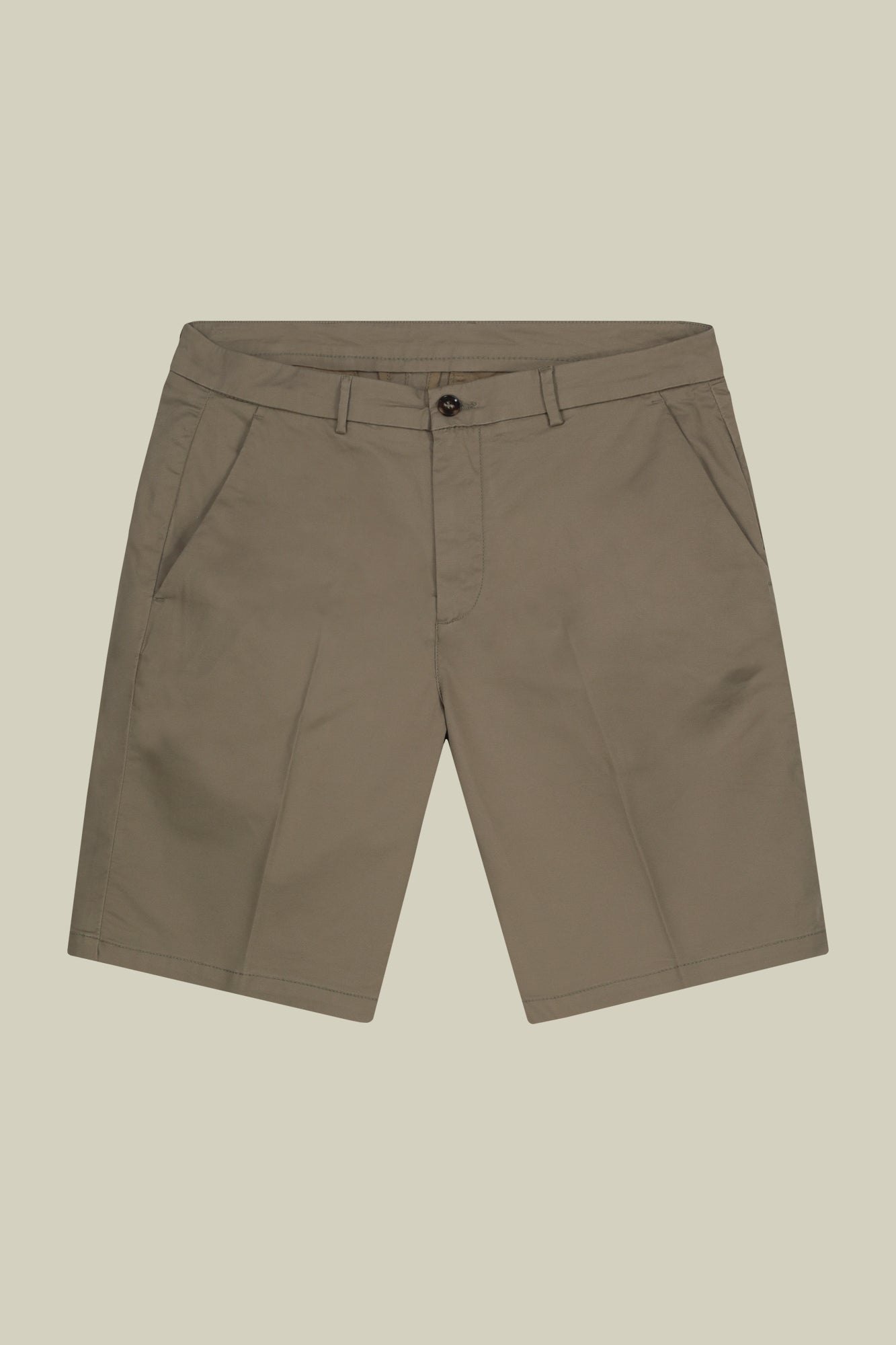 Classic men's Bermuda shorts with a twill construction