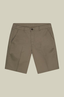 Classic men's Bermuda shorts with a twill construction