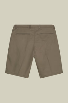 Classic men's Bermuda shorts with a twill construction