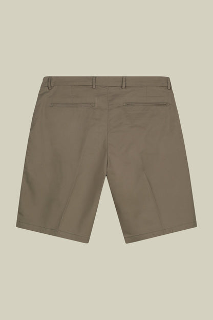 Classic men's Bermuda shorts with a twill construction