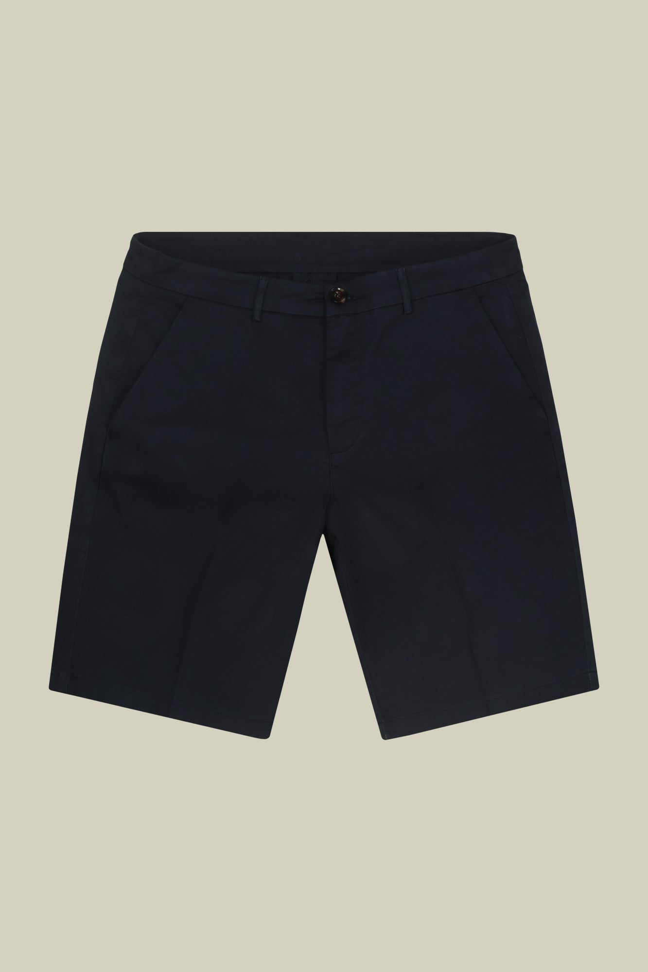 Classic men's Bermuda shorts with a twill construction