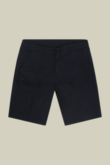 Classic men's Bermuda shorts with a twill construction