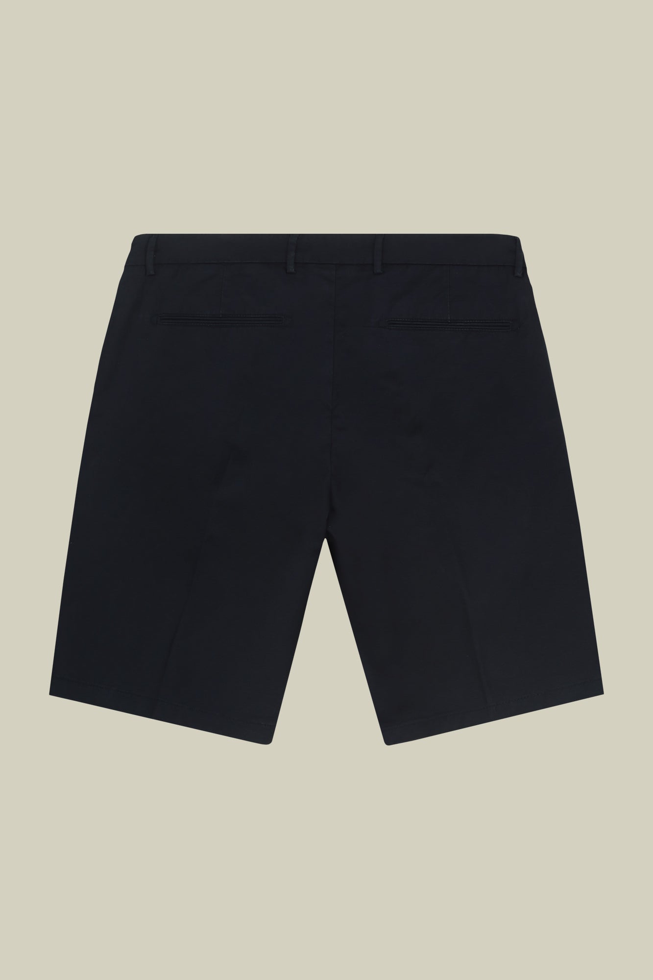 Classic men's Bermuda shorts with a twill construction