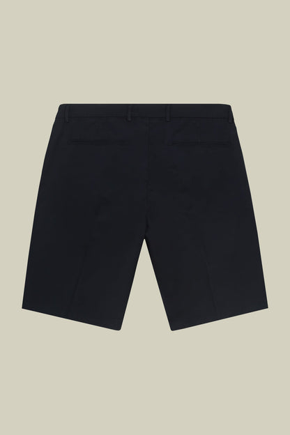 Classic men's Bermuda shorts with a twill construction