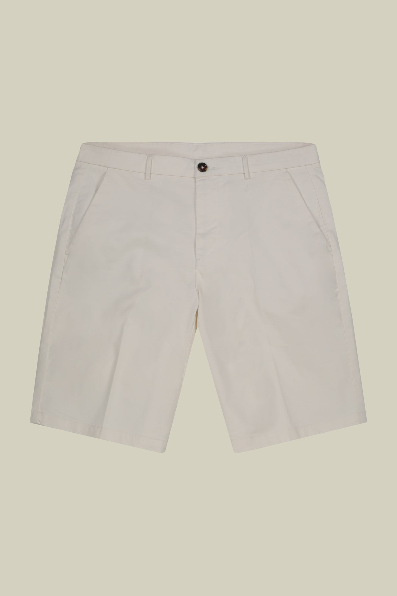 Classic men's Bermuda shorts with a twill construction