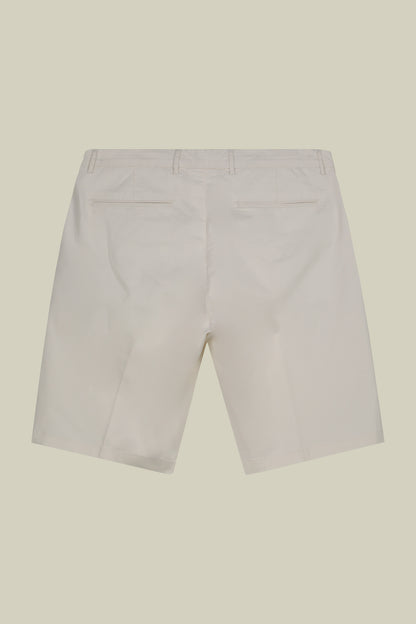 Classic men's Bermuda shorts with a twill construction