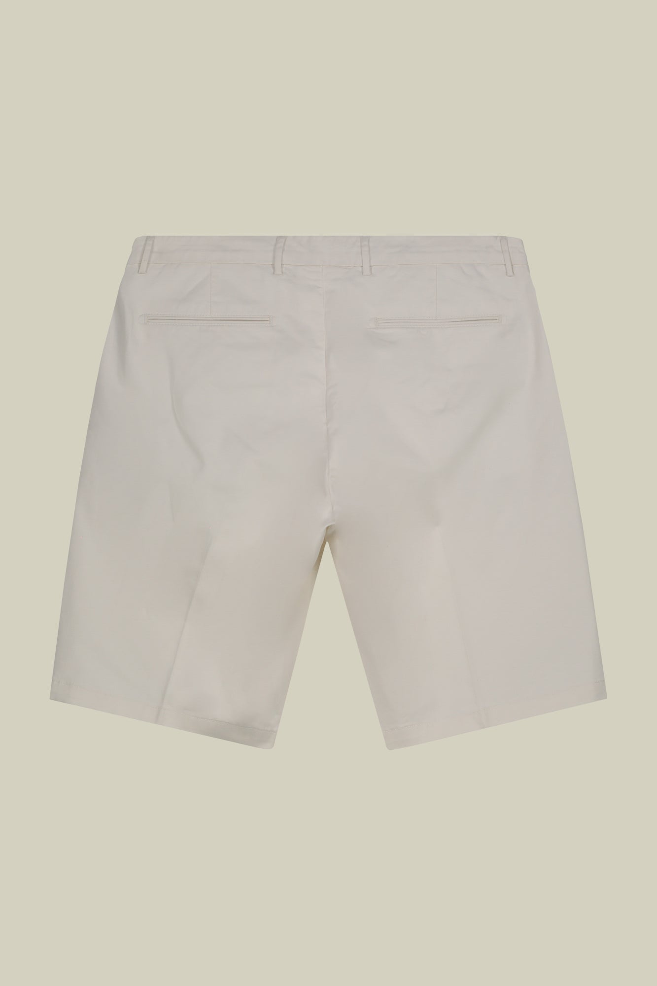 Classic men's Bermuda shorts with a twill construction