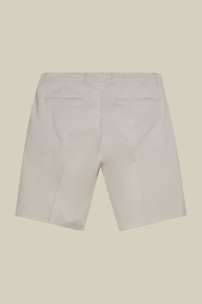 Classic men's Bermuda shorts with a twill construction