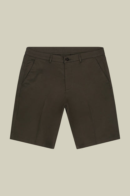 Classic men's Bermuda shorts with a twill construction