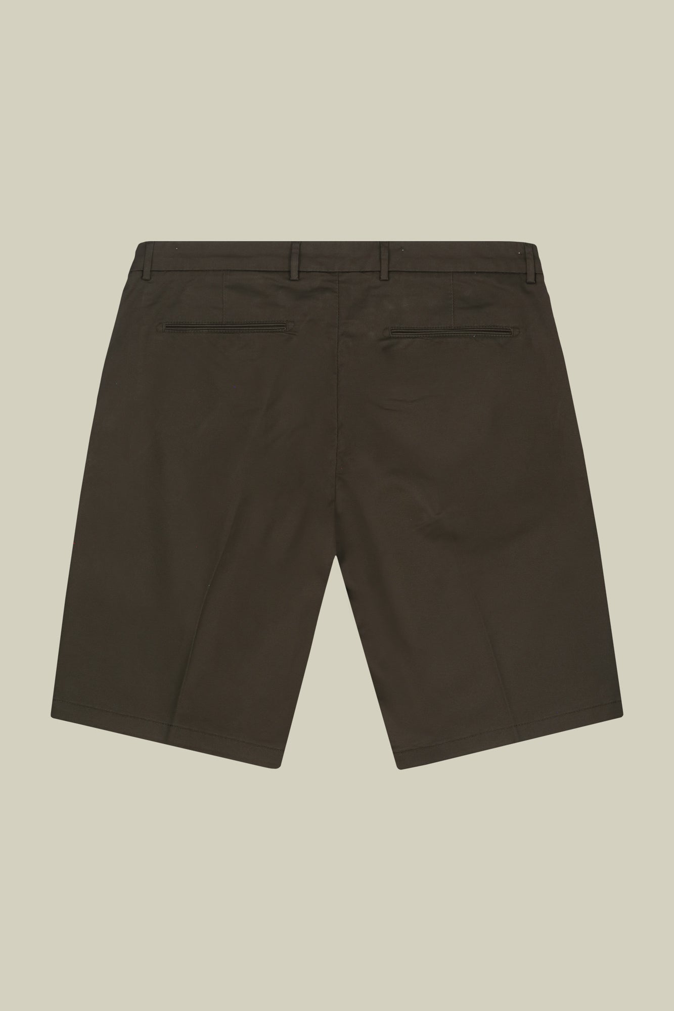 Classic men's Bermuda shorts with a twill construction