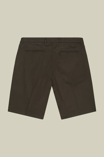 Classic men's Bermuda shorts with a twill construction