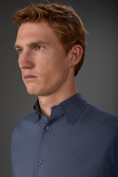 Men's casual shirt with a concealed button down collar in washed muslin fabric