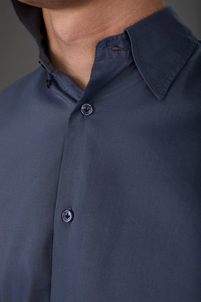 Men's casual shirt with a concealed button down collar in washed muslin fabric