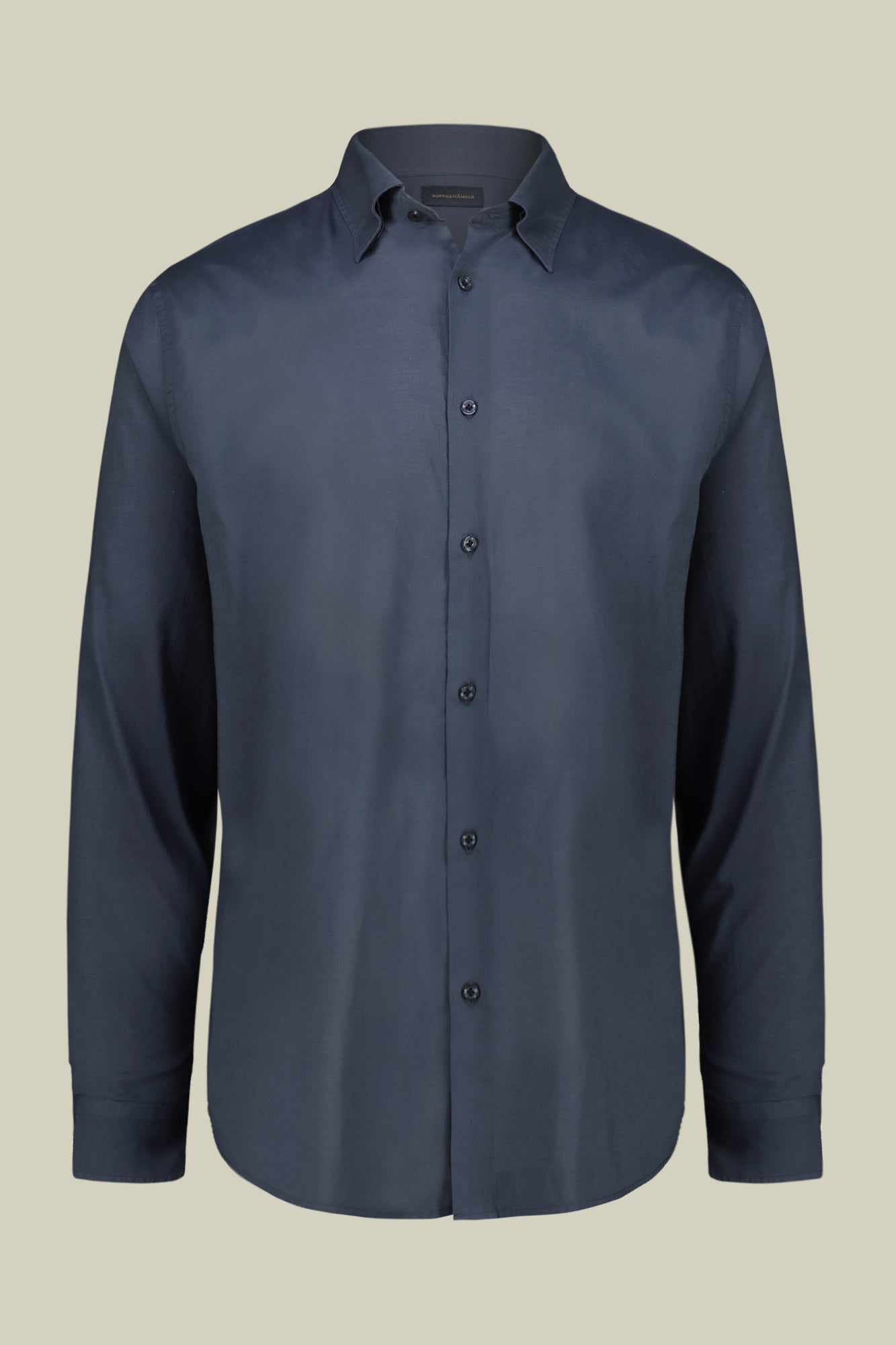 Men's casual shirt with a concealed button down collar in washed muslin fabric