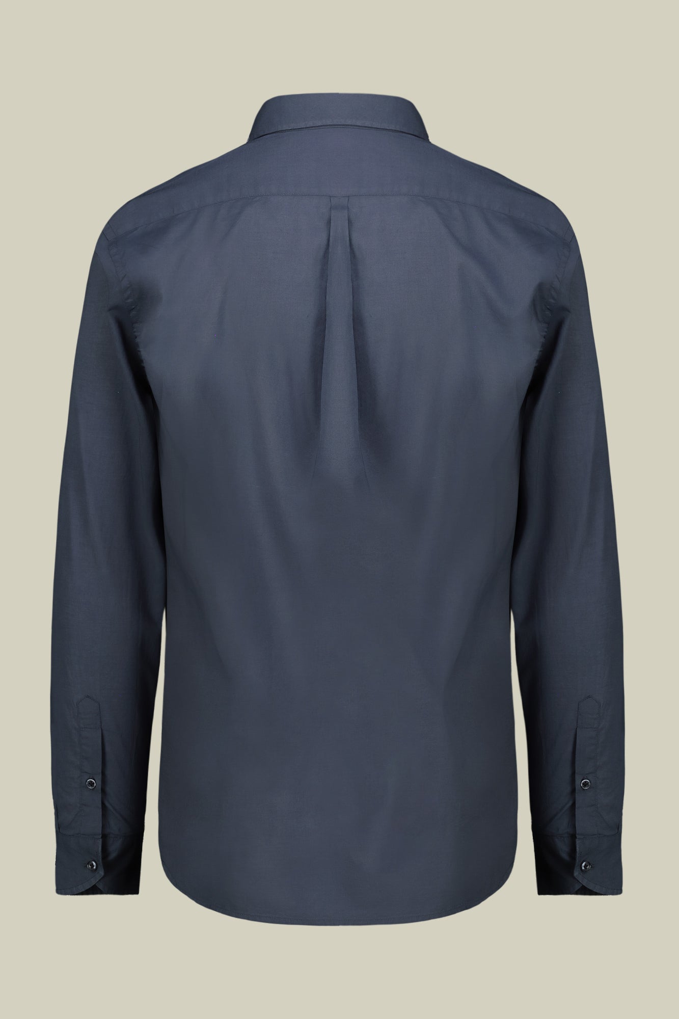 Men's casual shirt with a concealed button down collar in washed muslin fabric