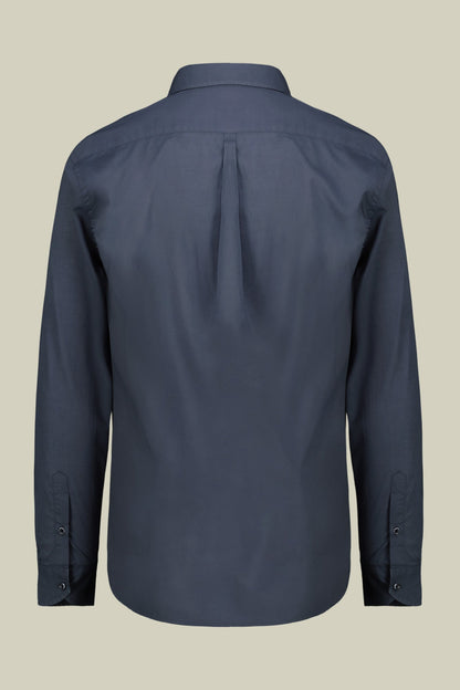 Men's casual shirt with a concealed button down collar in washed muslin fabric