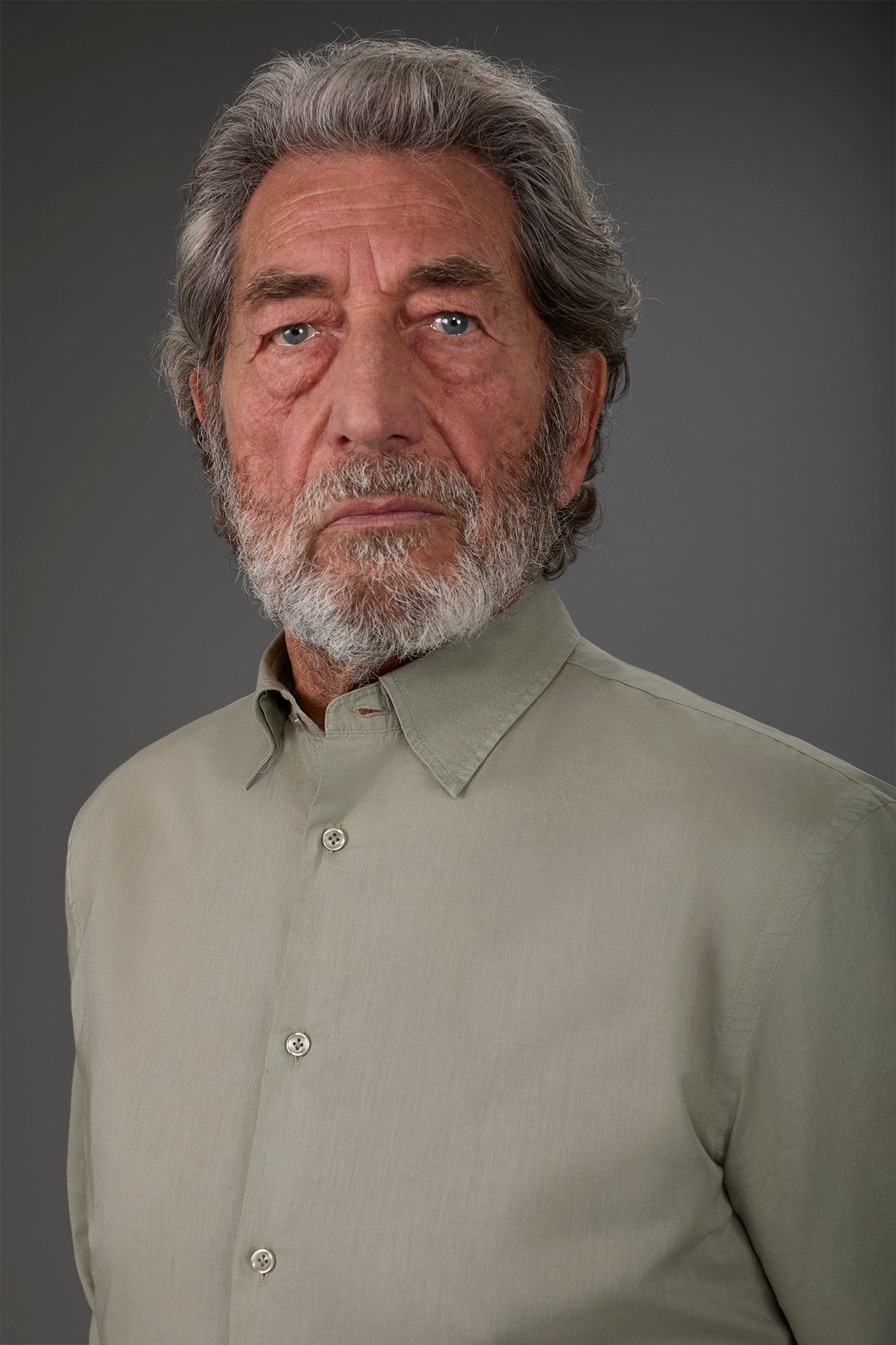 Men's casual shirt with a concealed button down collar in washed muslin fabric