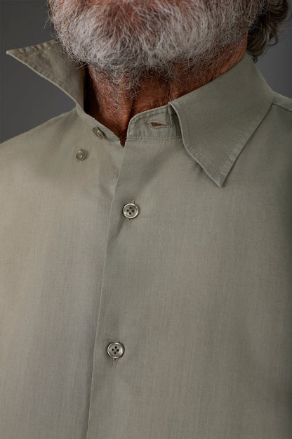 Men's casual shirt with a concealed button down collar in washed muslin fabric