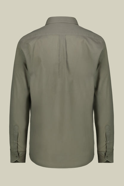 Men's casual shirt with a concealed button down collar in washed muslin fabric