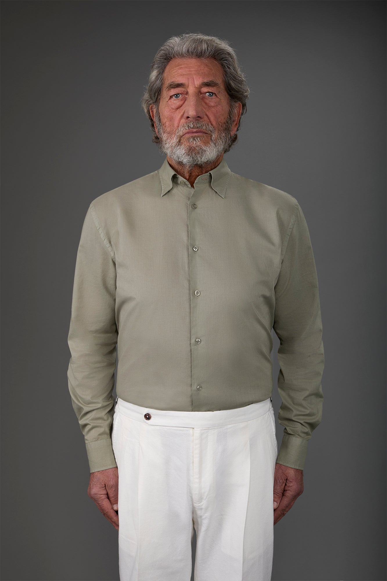 Men's casual shirt with a concealed button down collar in washed muslin fabric